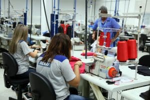 Descubra como garantir sua vaga nos novos cursos gratuitos do Senac e Senai no Espírito Santo para 2026 e aproveite o ciclo de investimentos recorde no estado.