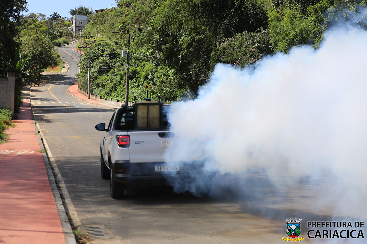 Carro fumacê percorre bairros de Cariacica no combate à dengue