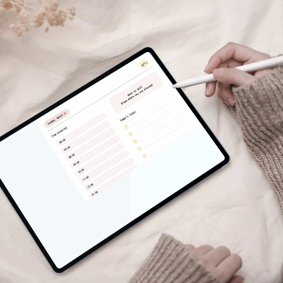 Mãos de uma pessoa utilizando um tablet com interface de **Inteligência Artificial 2026**, mantendo o foco na organização de tarefas e produtividade diária.