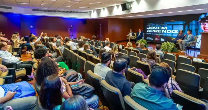 Especialistas e líderes do setor produtivo discutem as novas diretrizes do Programa Jovem Aprendiz 2026 no Hotel Senac Ilha do Boi.