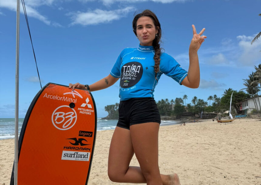 Luna Hardman competindo no Circuito Brasileiro de Bodyboarding
