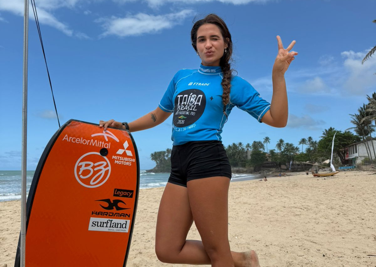 Luna Hardman competindo no Circuito Brasileiro de Bodyboarding