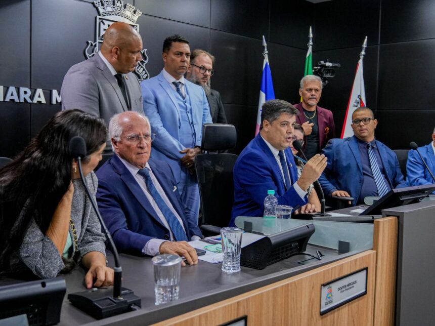 vereadores aprovando comissao para analise do plano diretor municipal em vila velha