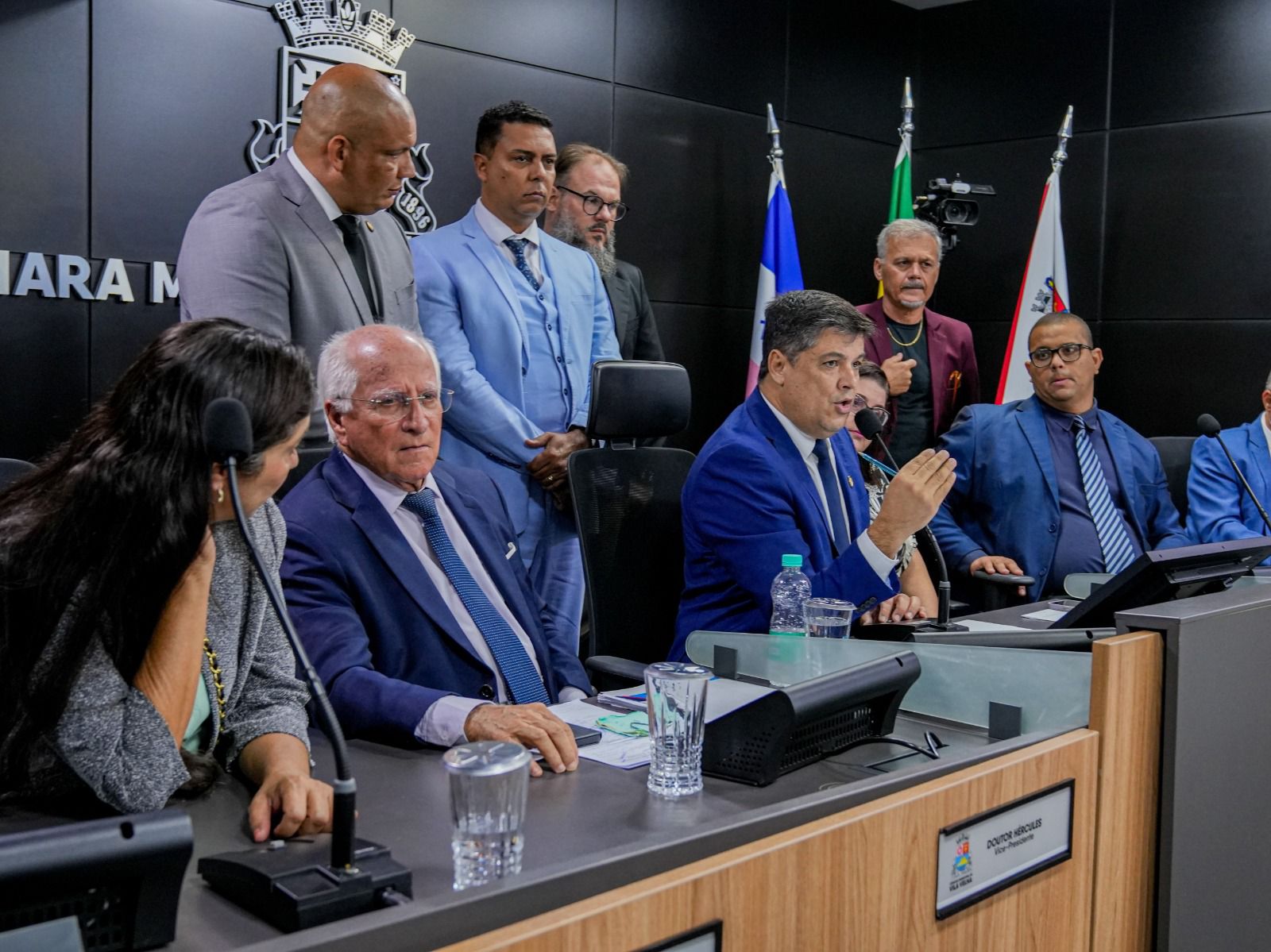 vereadores aprovando comissao para analise do plano diretor municipal em vila velha
