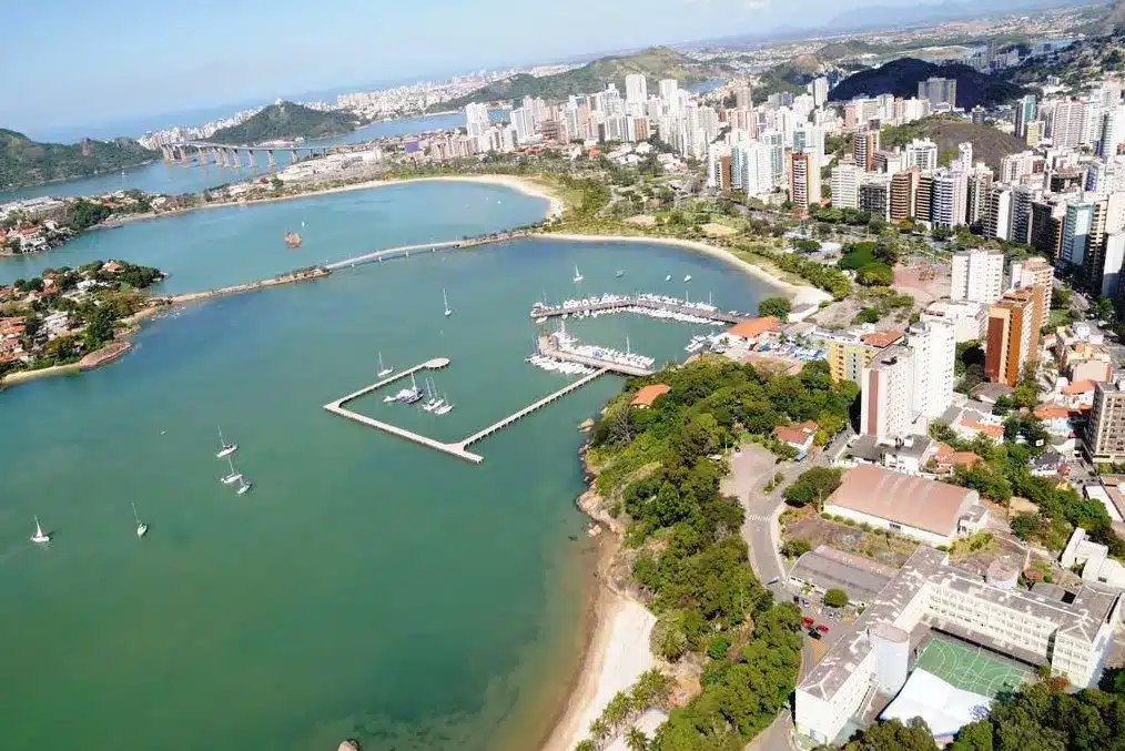 Deputado Da Vitória apresenta projeto para modernizar regime de terrenos de marinha e beneficiar milhares de famílias no Espírito Santo.