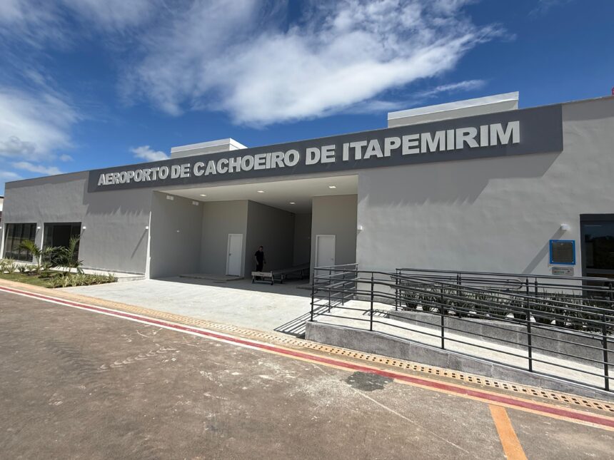 Terminal Robertino Braga no aeroporto de Cachoeiro durante homenagem a Roberto Carlos