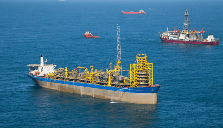 Lançamento do Anuário da Indústria do Petróleo e Gás pela FINDES em Vitória.
