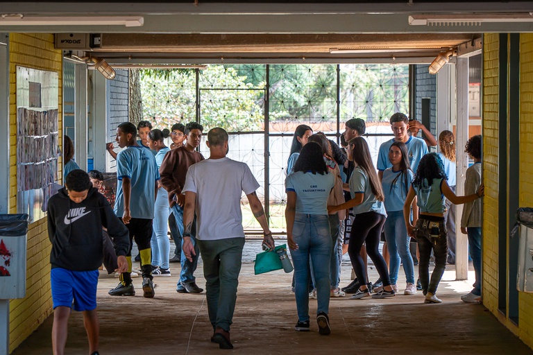 Programa Pé-de-Meia reduz drasticamente a evasão escolar no ES.