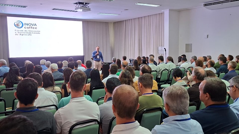 Evento INOVACOFFEE em Vitória com especialistas debatendo inovação na cafeicultura do Espírito Santo