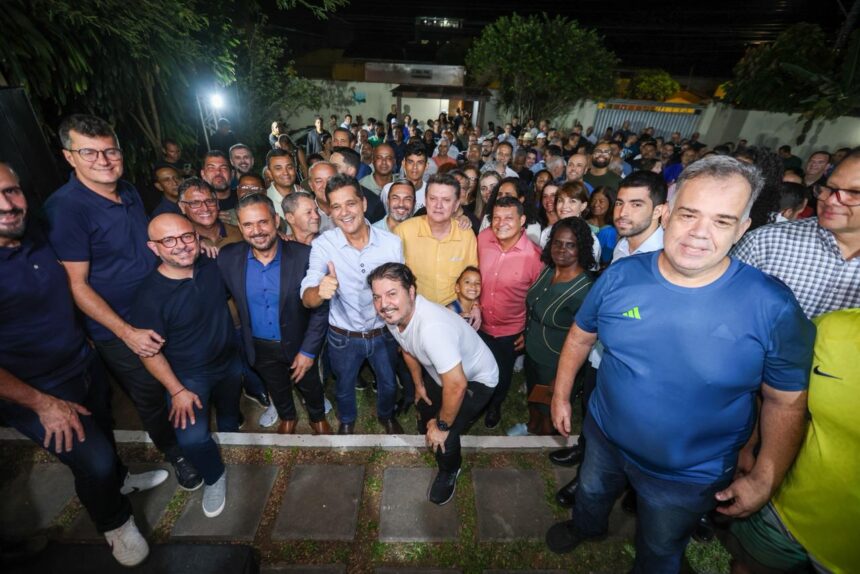 Governador Ricardo Ferraço em evento público garantindo investimentos em Vitória.