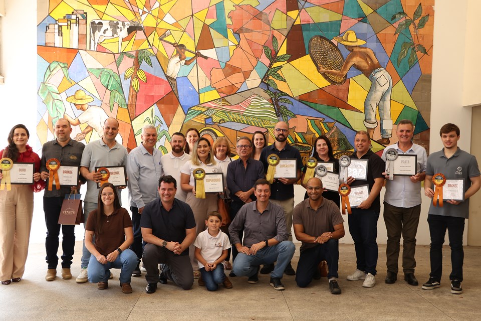 Entrega de certificados às queijarias premiadas no Mundial do Queijo 2026 pela SEAG.