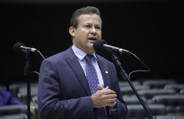 Neucimar Fraga anuncia retorno ao Partido Liberal (PL) para as eleições de 2026.