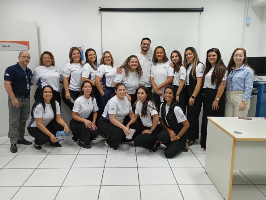 Estudantes de beleza do Senac-ES em Cachoeiro apresentando o projeto "Beleza que Abraça" para atendimento humanizado.