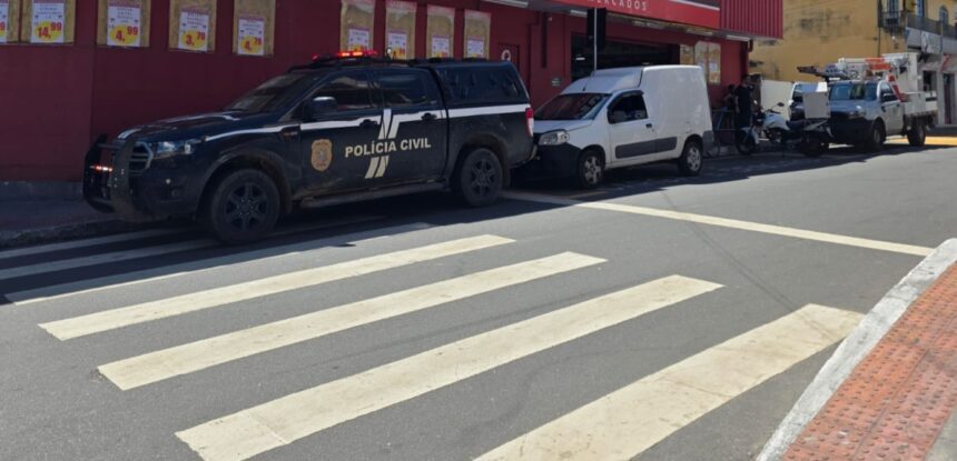 Operação identifica furto de energia em supermercado.
