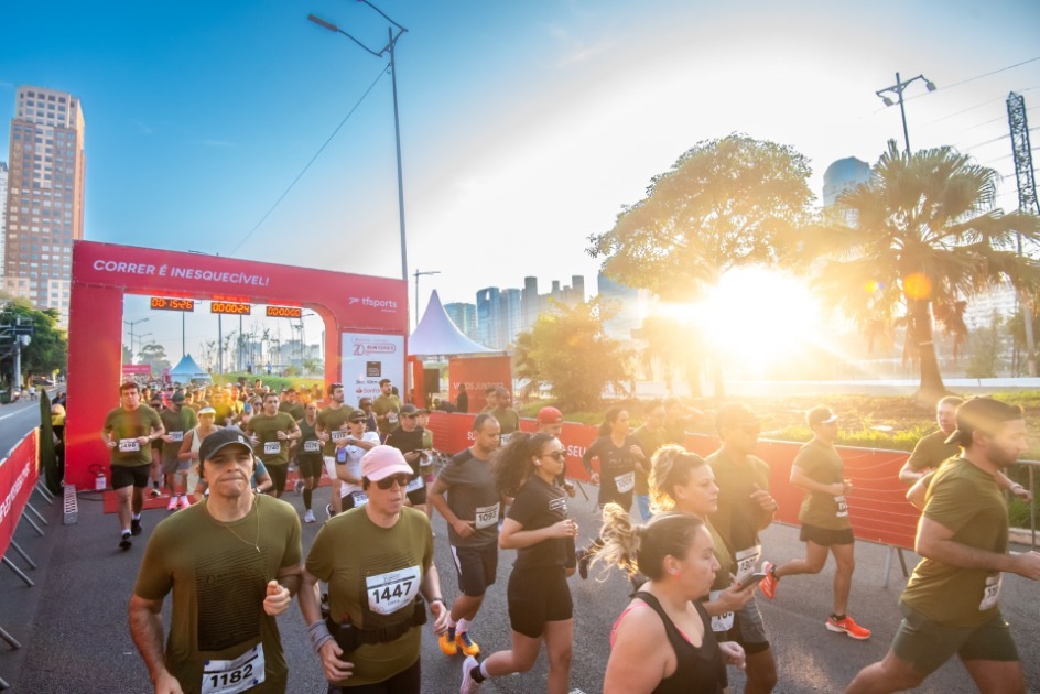 Largada da corrida Track&Field Run Series no Shopping Vitória, Espírito Santo.