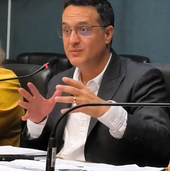 Atendimento para Diabetes no Espírito Santo: Deputado Fabrício Gandini em reunião debatendo a criação do Instituto Icado.