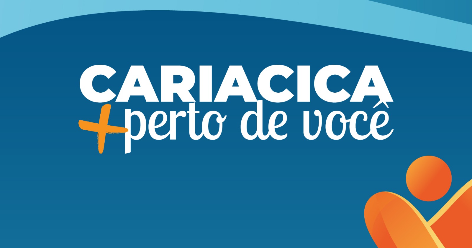 Tendas de atendimento da Prefeitura de Cariacica durante o evento Cariacica + Perto de Você com moradores recebendo orientações.