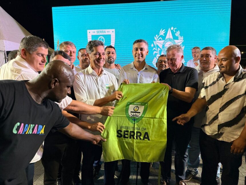 Autoridades estaduais e municipais inaugurando as obras do Binário de Novo Horizonte na Serra.