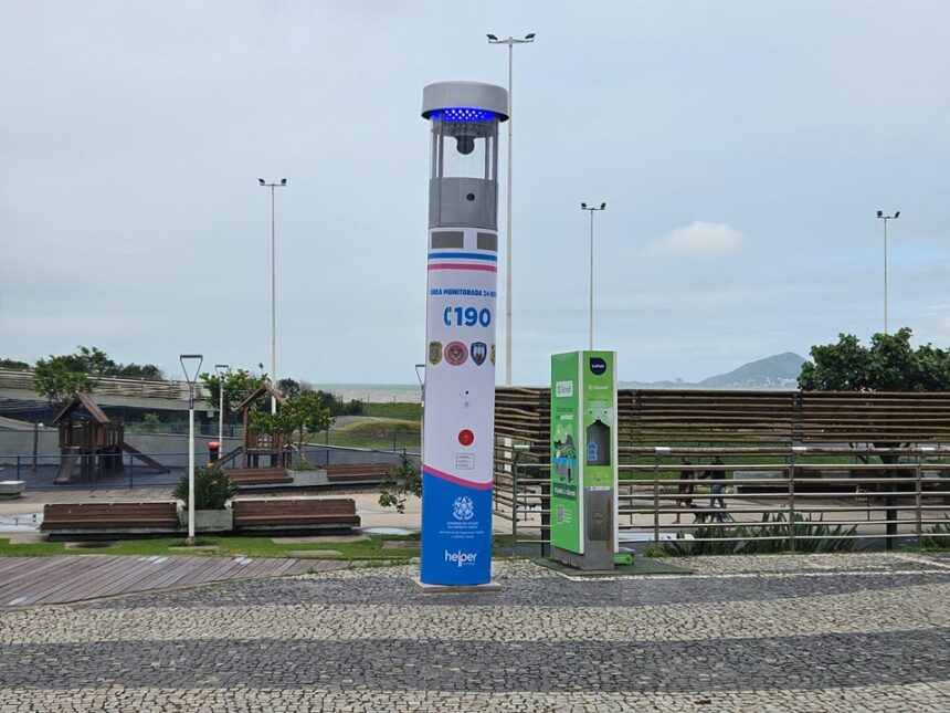 Governador Ricardo Ferraço em anúncio oficial sobre a expansão da Segurança Pública com totens tecnológicos.