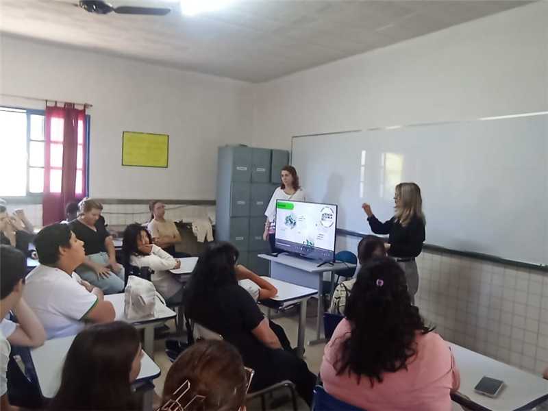 Inovação tecnológica em Alfredo Chaves: Laboratório Maker moderno instalado em escola municipal para aulas de robótica.