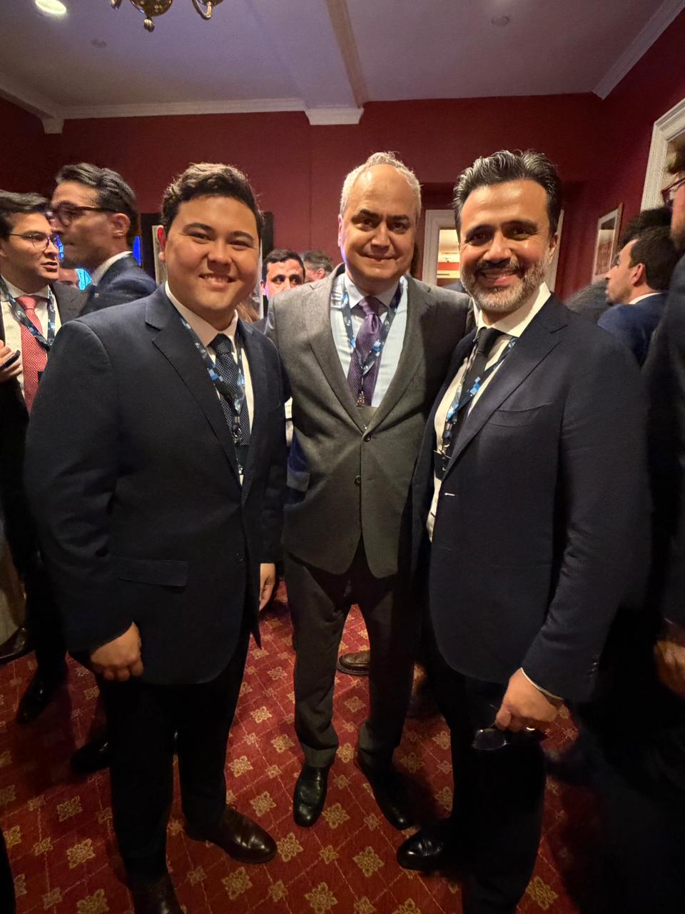 Setor brasileiro de rochas naturais: Representantes do setor mineral em conferência empresarial de comércio internacional em Nova York.