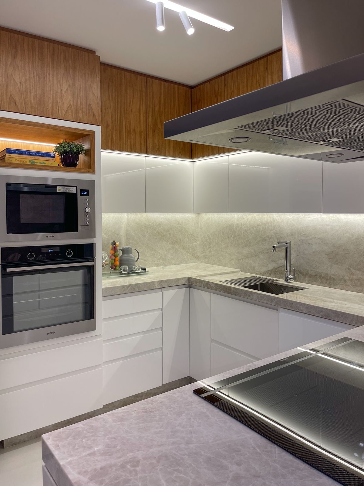 Ambientes de novo luxo em projetos que unem estética e funcionalidade para criar espaços de acolhimento e bem-estar.