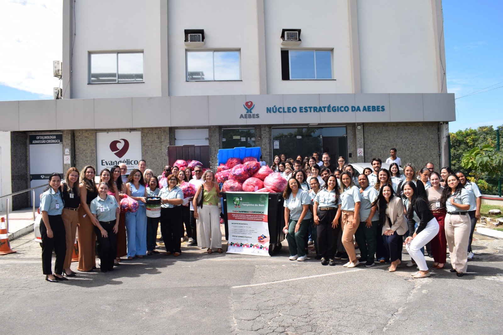Fachada de hospital da instituição Aebes com foco em sustentabilidade e compromisso socioambiental.