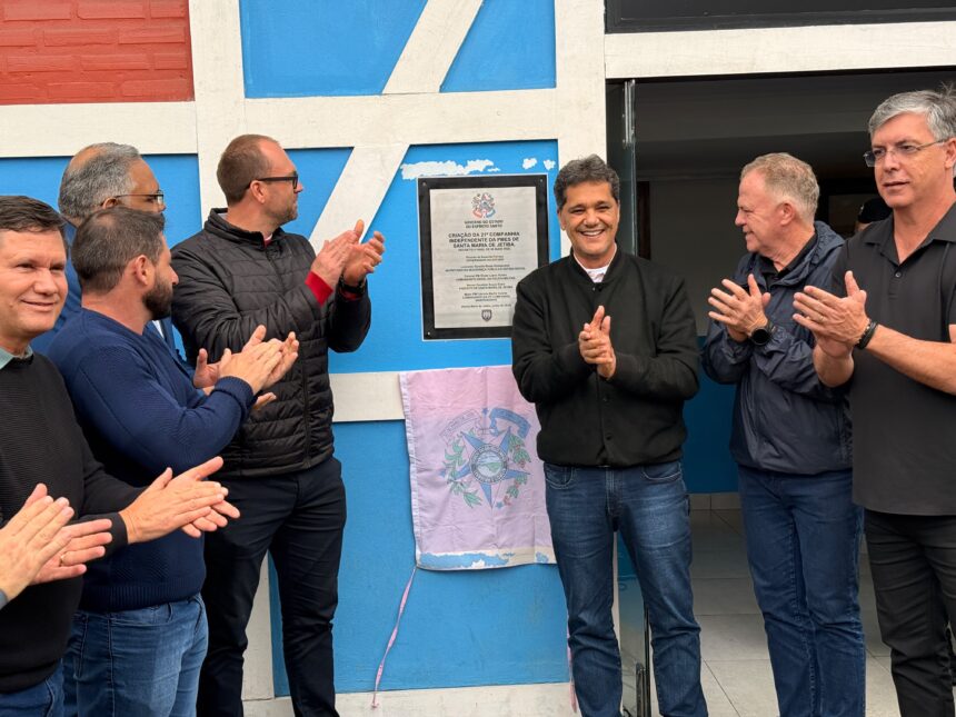Solenidade do Governo do Estado em Santa Maria de Jetibá para anúncio de investimentos na infraestrutura rodoviária e na avicultura capixaba.