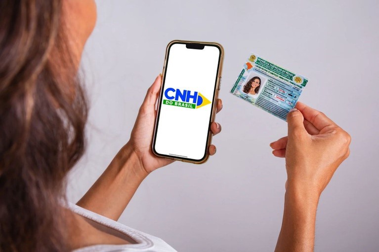 Processo de obtenção da primeira CNH com curso teórico gratuito e aulas práticas flexíveis no Espírito Santo.