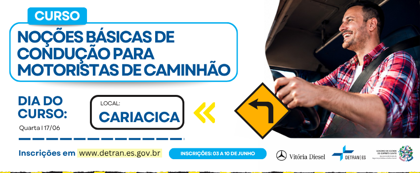 Motorista segurando o volante de um caminhão durante treinamento de condução segura oferecido pelo Detran|ES.