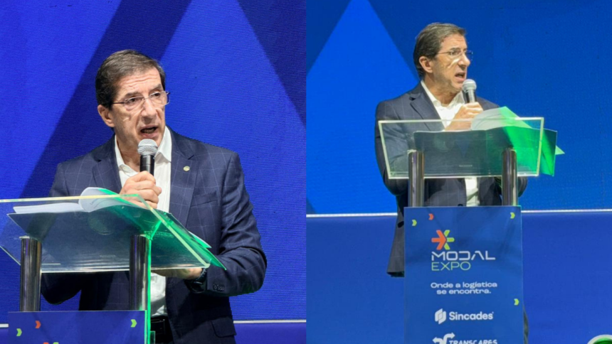 Presidente da Findes palestrando sobre a força dos portos.