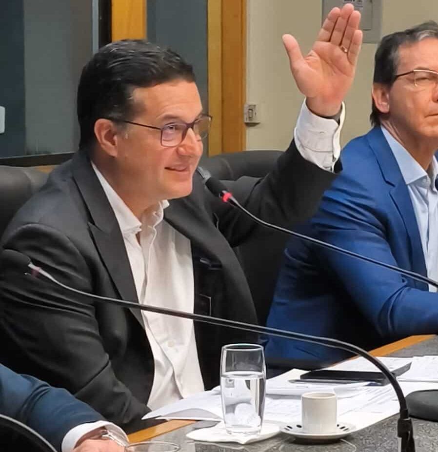 Deputado Gandini cobra da Cesan e da Acciona a inclusão de Village do Sol no contrato de esgoto.