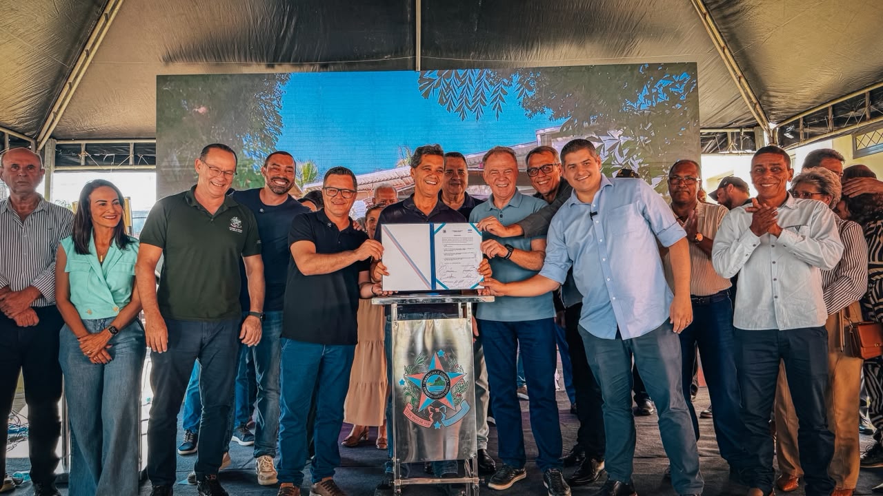 Solenidade oficial de entrega de obras e assinatura de ordens de serviço pelo Gov. Ricardo Ferraço em Fundão.