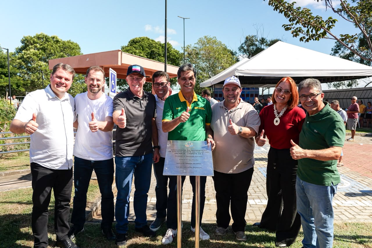 Governador Ricardo Ferraço durante solenidade em Anchieta para entrega de obras públicas da rodovia e investimentos em creche municipal.
