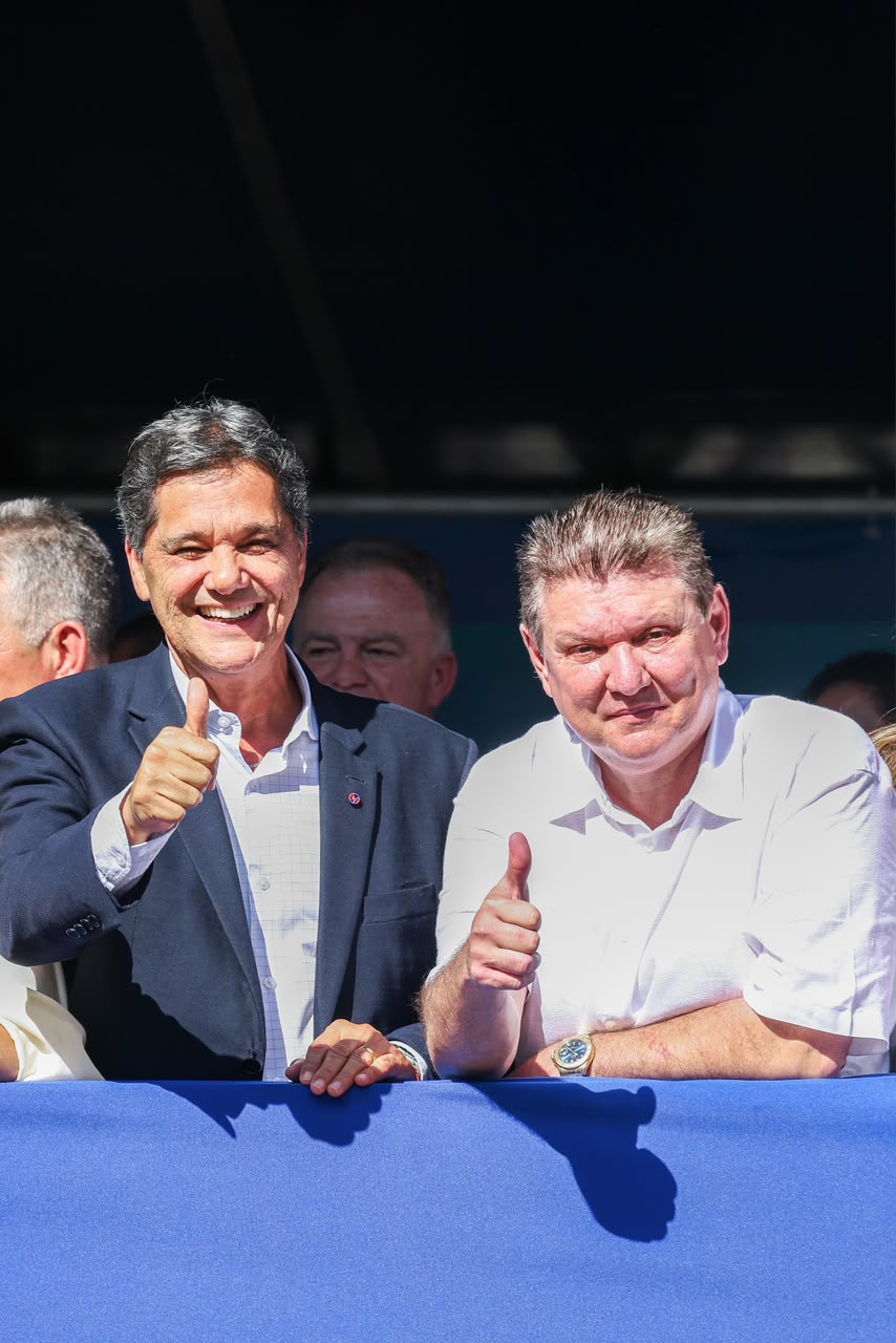Governador e autoridades assinam convênios que liberam investimentos em infraestrutura urbana para impulsionar o desenvolvimento local.
