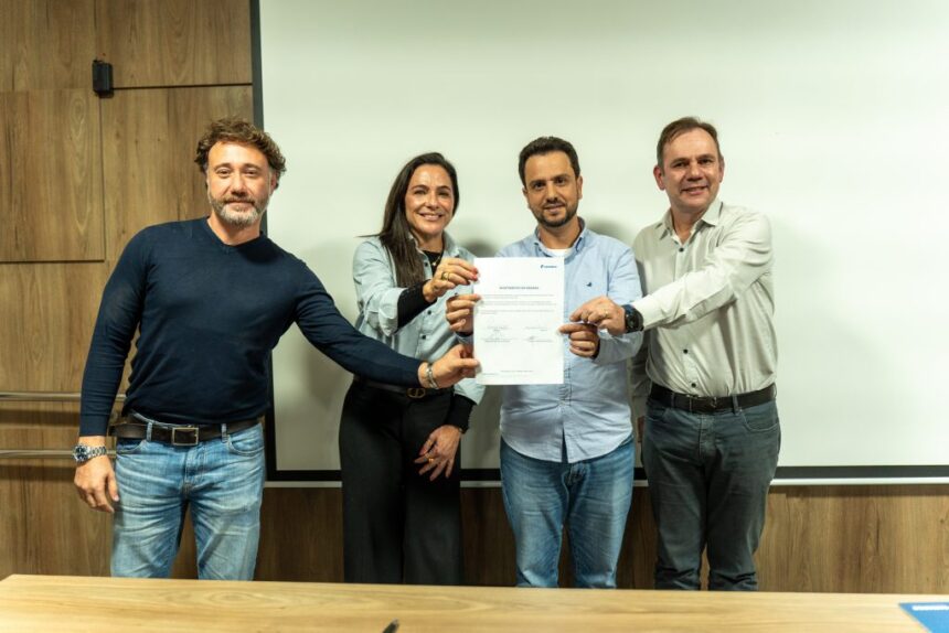 Equipe técnica de engenharia e sustentabilidade em reunião de planejamento corporativo com foco na palavra Samarco.