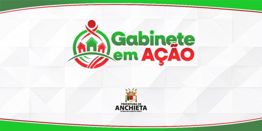 Servidores municipais prestando atendimento à população durante o evento gabinete em ação em praça pública.