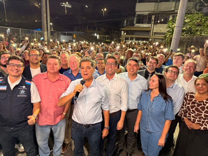 Governador Ricardo Ferraço e prefeito Euclério Sampaio na inauguração da nova unidade de saúde em Cariacica.