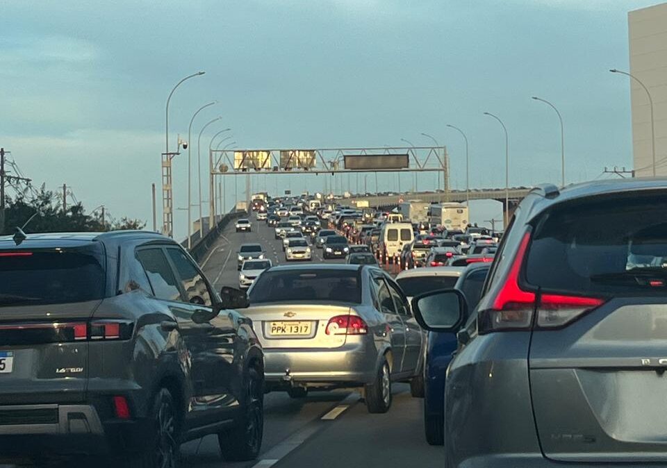 Obras do governo para melhorar o trânsito.