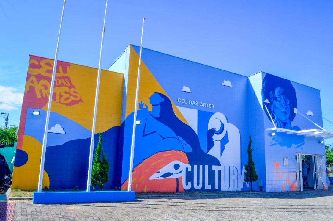 Sede da prefeitura municipal que administra e fomenta a cultura local.