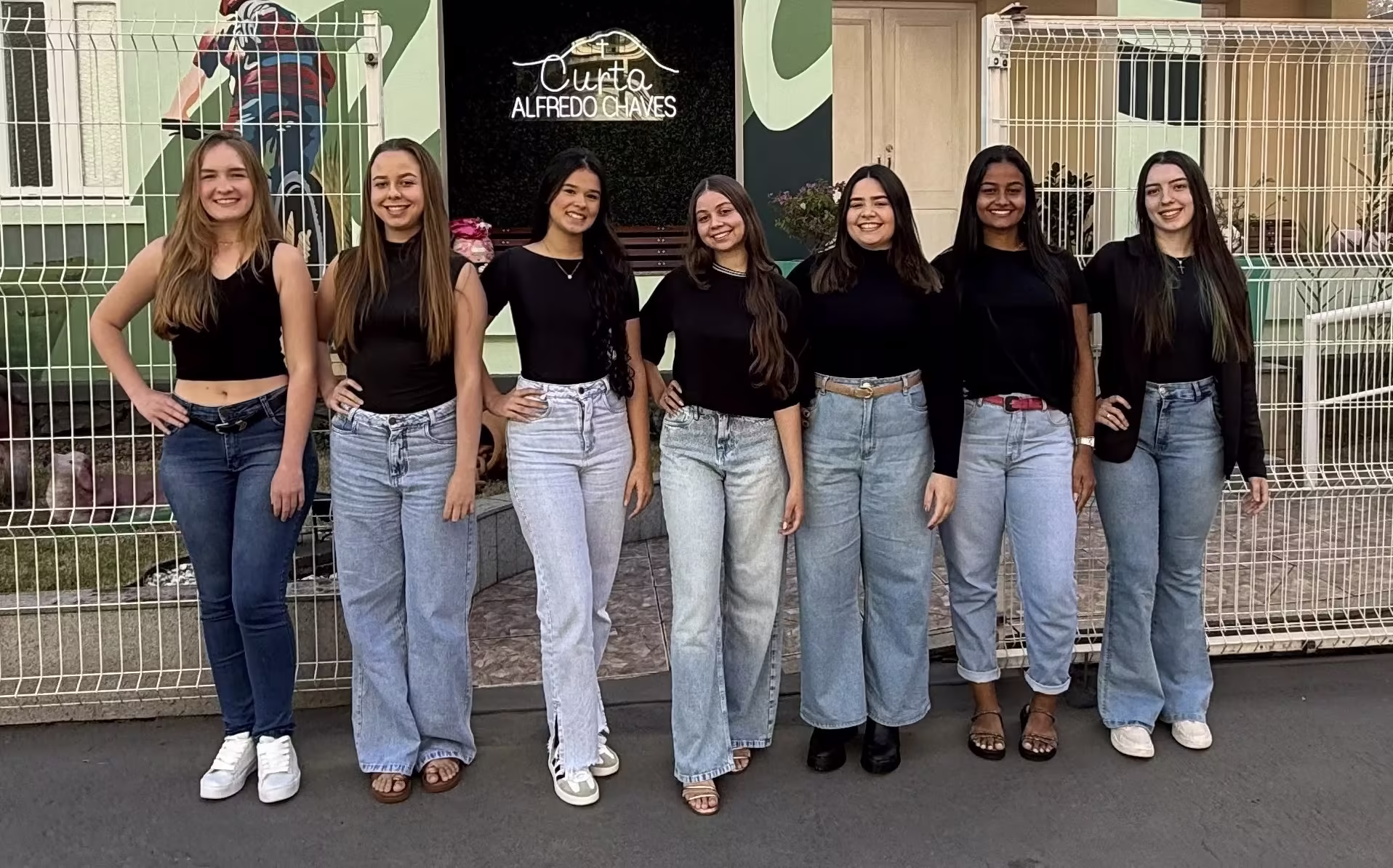 Sete candidatas ao título de Rainha da 51ª Festa da Banana e do Leite em Alfredo Chaves.