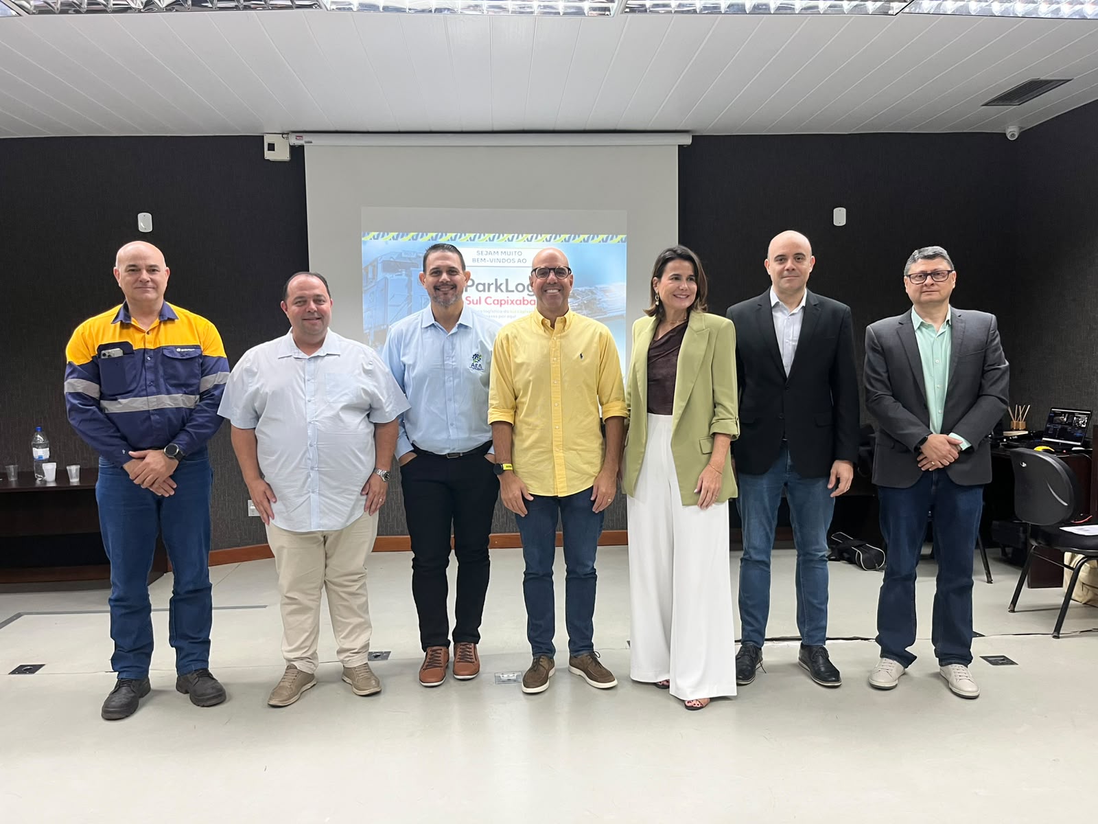 Empresários reunidos em Anchieta debatendo os investimentos do programa ParkLog Sul Capixaba no sul do Espírito Santo.