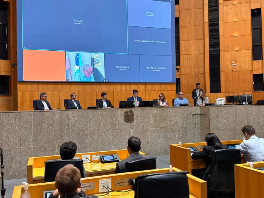Secretário da Fazenda apresenta balanço financeiro que confirma o excelente equilíbrio fiscal do ES na Assembleia Legislativa.