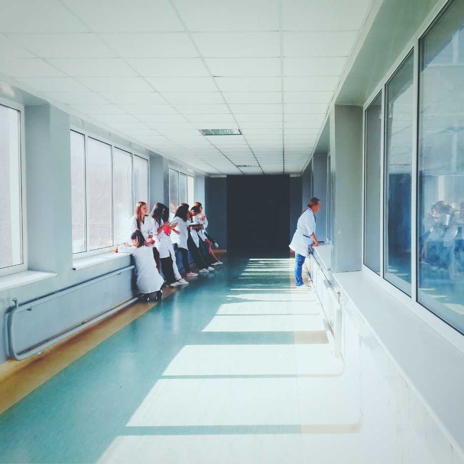 hospitalar, exercendo a Lei do Acompanhante.