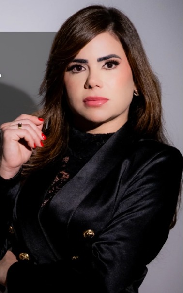 Médica Dra. Mariana Amália em atendimento sobre tratamento para menopausa e hormônios.