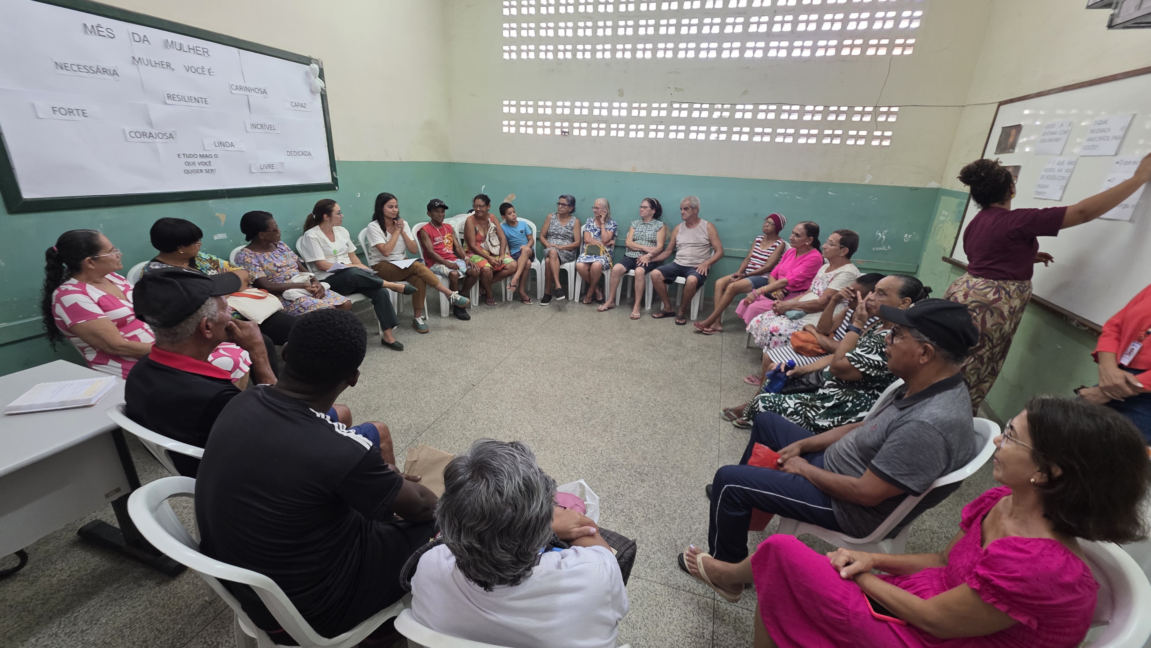 Ação do projeto Multi Itinerante com orientação em saúde para moradores de Vila Velha.