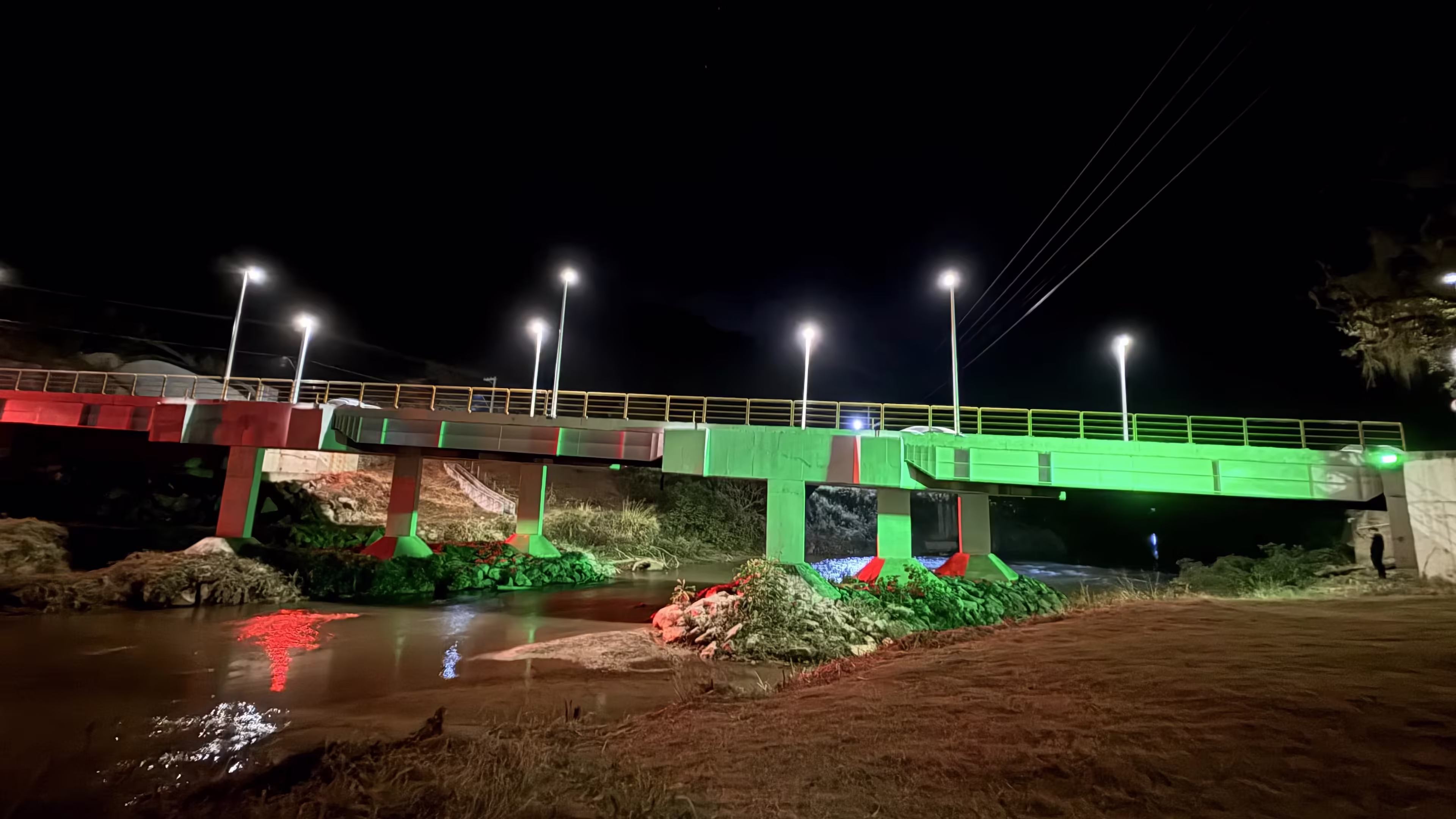 Iluminação cênica em LED na Ponte da Cachoeirinha sobre o Rio Benevente em Alfredo Chaves.