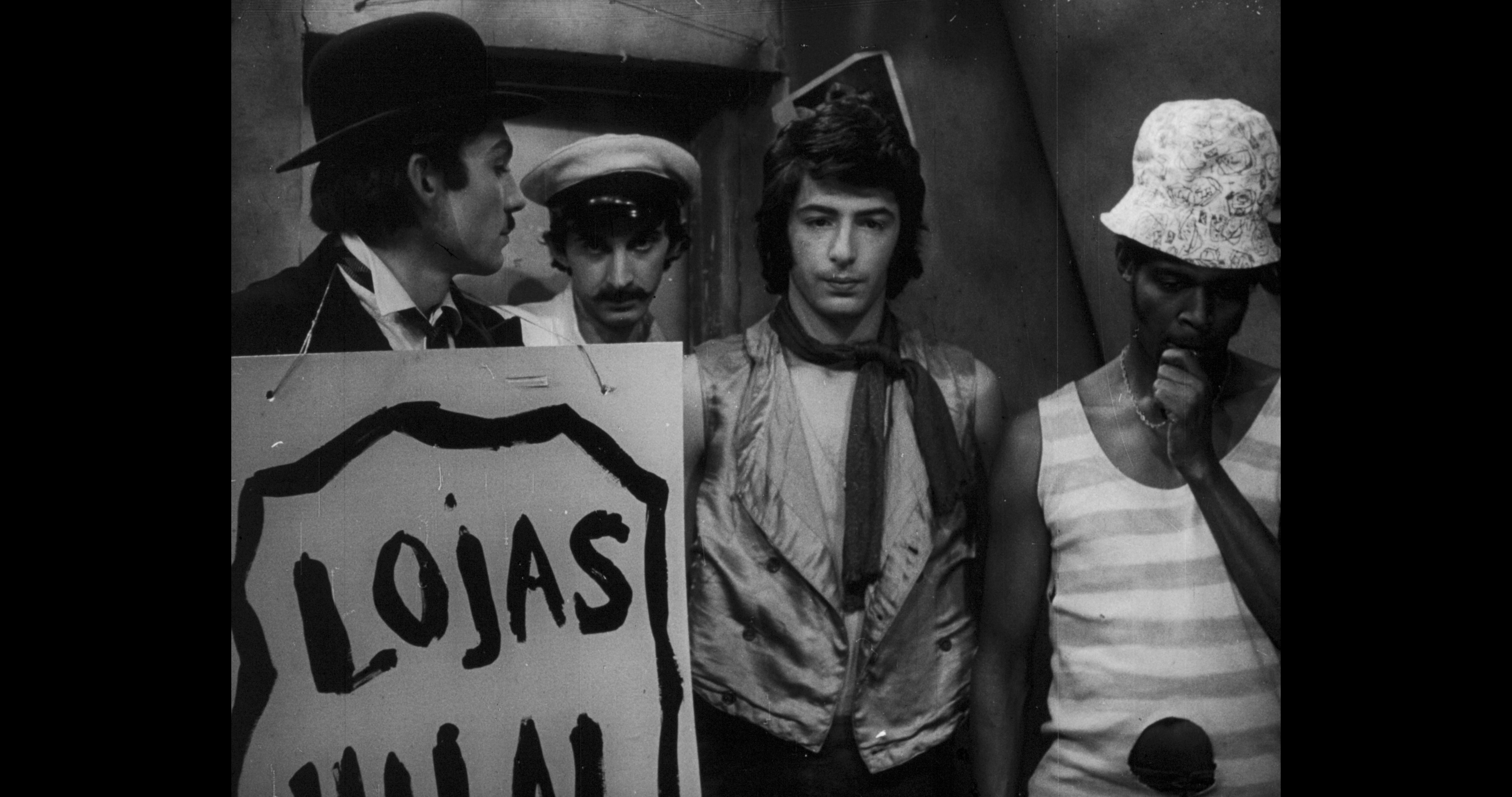 Fotografia histórica do folclore capixaba e equipamentos de cinema antigos do projeto Acervo Capixaba.