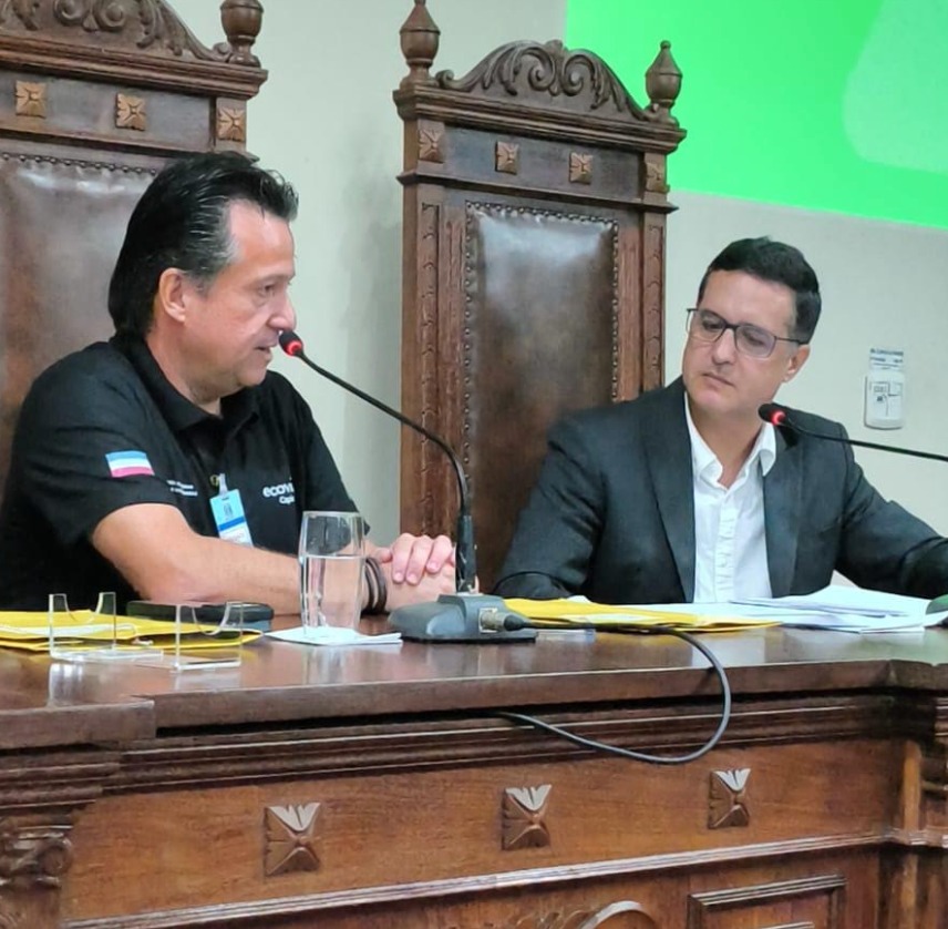 Roberto Amorim Júnior e o deputado Fabrício Gandini em reunião analisando o projeto de implantação de terceiras faixas no Norte da BR-101.
