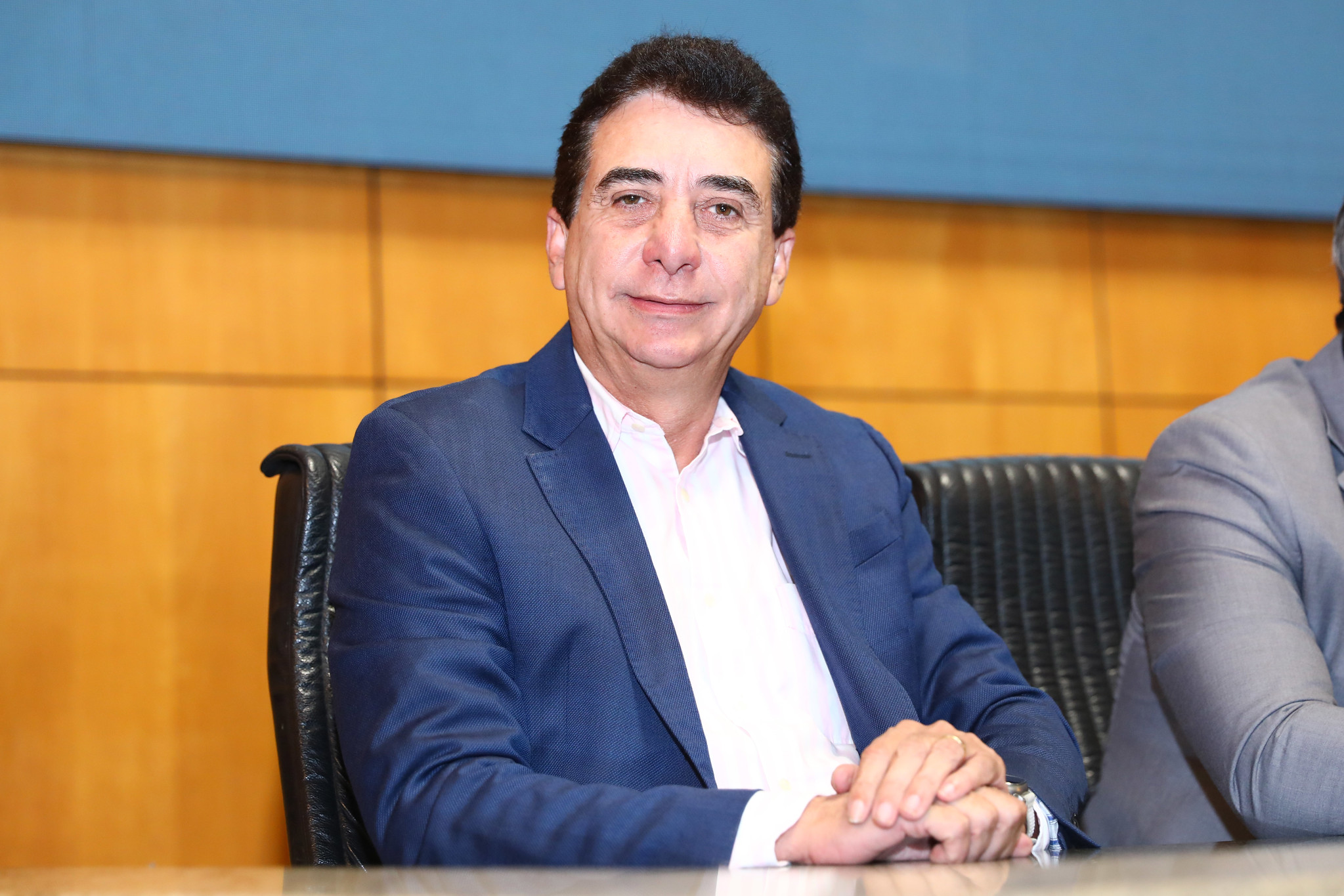 Secretário-chefe da Casa Civil Júnior Abreu durante anúncio sobre os novos investimentos em Viana no ES.